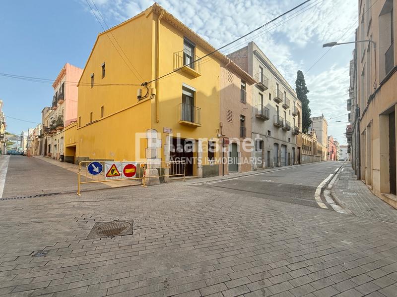 Foto d4fc14d9-da75-4938-8370-e36d02e3fd04. Aparcament cotxe a Centrevila Vilanova i la Geltrú