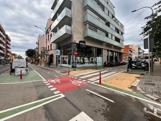 Aparcament cotxe  Rambla de salvador samà. Aparca amb comoditat al cor de vilanova: seguretat i accessibili