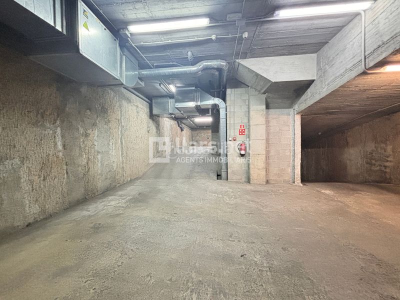 Foto c2b94d50-8af5-4a09-a3e1-f3cd4e38e992. Parking coche aparca amb comoditat al cor de vilanova: seguretat i accessibilitat a un pas de tot! en Vilanova i la Geltrú