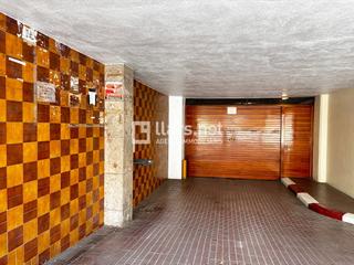 Parking voiture  Avinguda del garraf. Si vols una plaça d’aparcament amb una ubicació estratègica a 5