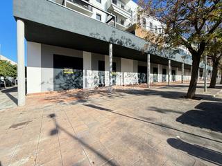 Local commercial  Carrer de roger de flor. Espectacular local comercial cantoner amb màxima visibilitat a u