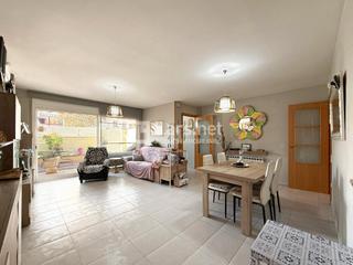 Casa adossada a Carrer merignac 11. Casa espaiosa amb 5 habitacions, 3 banys, 4 terrasses i garatge