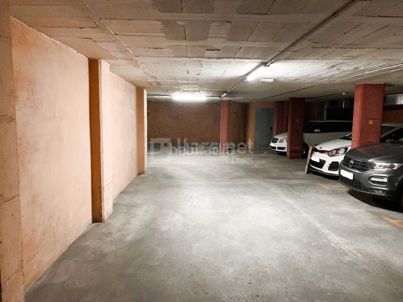 Foto 5313f99e-fb02-41c1-a935-8bfc55ddf33a. Parking voiture dans Centrevila Vilanova i la Geltrú