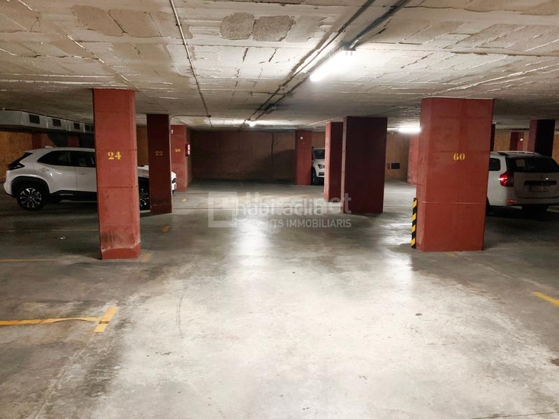 Foto ac61e22f-363b-4cae-ab9b-42de57a75866. Parking voiture dans Centrevila Vilanova i la Geltrú