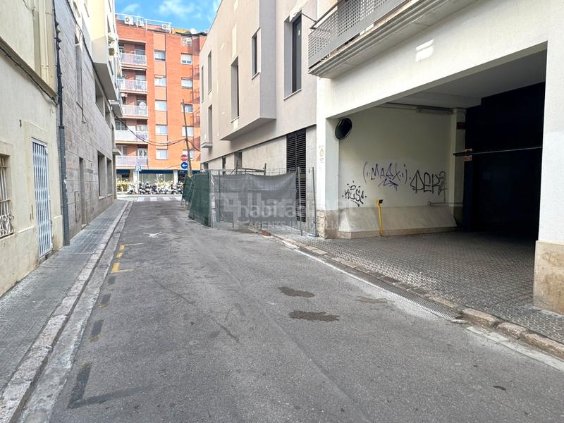 Foto f6464eae-0a56-4409-8572-834062bc6dfc. Parking coche en Centrevila Vilanova i la Geltrú