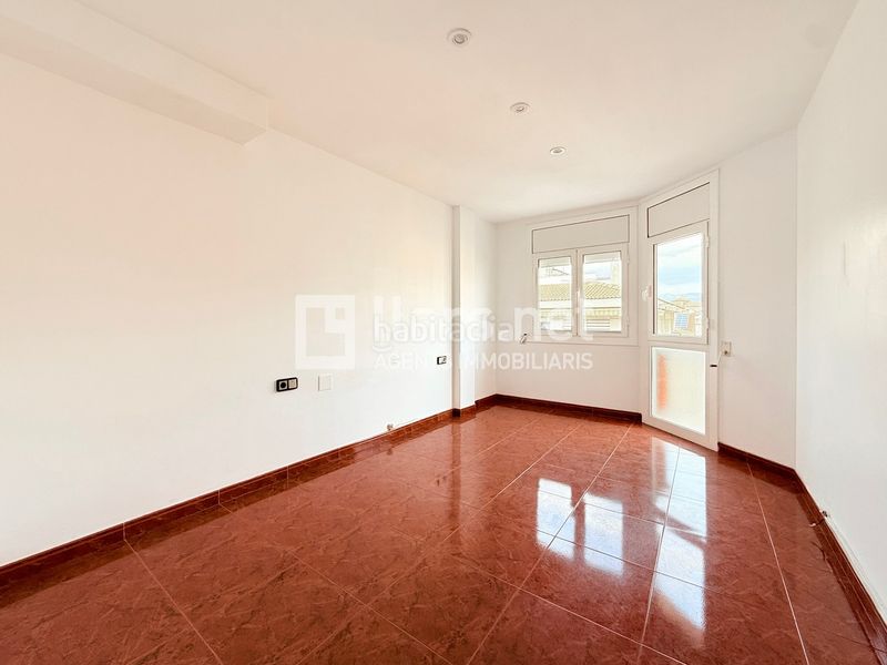Foto 0b512dfb-2c75-4eb5-b2f7-2a3c3b492443. Piso ampli pis de 126 m² amb 4 habitacions i ascensor a la geltrú en Vilanova i la Geltrú