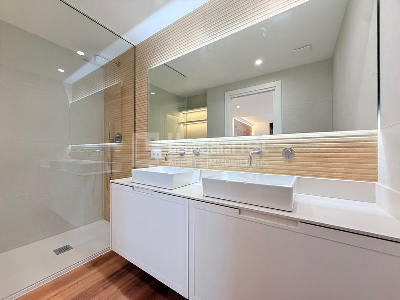 Foto a49a9a9a-a1f1-40aa-b82c-9a4eb3558537. Piso pis a estrenar de 131 m² amb terrassa i 3 habitacions dobles al centre de vilanova en Vilanova i la Geltrú