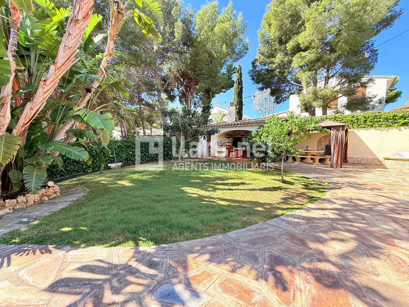 Foto 1d6f2234-87ae-496e-b7c0-cd54e6becbb9. Casa amb xemeneia calefacció aparcament piscina a Cunit