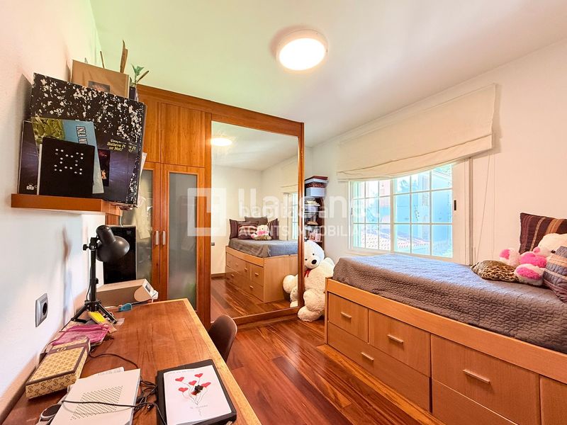 Foto 2245d860-9625-4d62-afed-f938cbc22737. Casa amb xemeneia calefacció aparcament piscina a Cunit