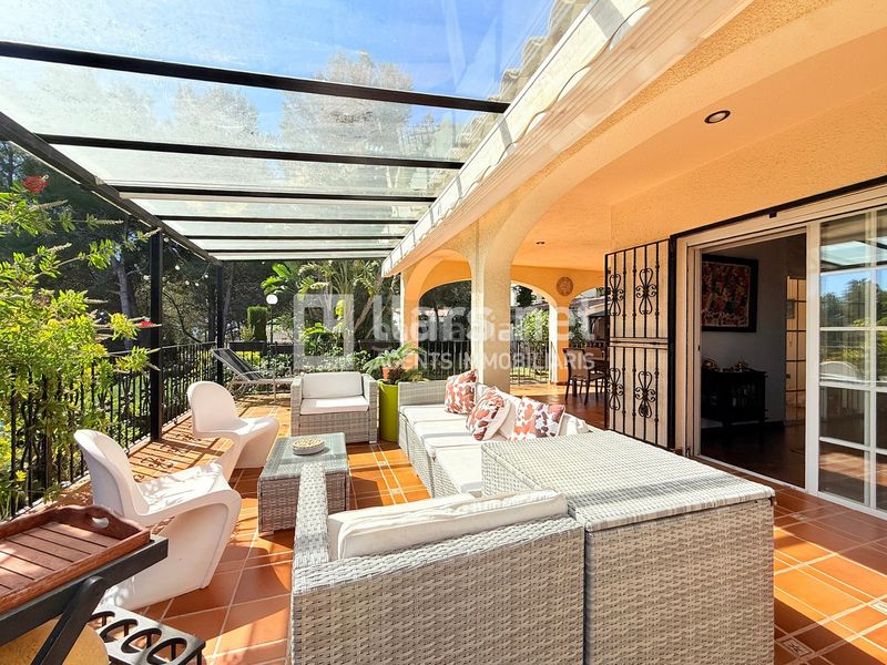 Foto 2707f09a-7910-4de3-8ede-62a18c13ce2d. Casa amb xemeneia calefacció aparcament piscina a Cunit