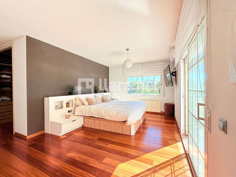 Foto 4397ba0c-0715-4b32-ac59-7d353e7dd2e9. Casa amb xemeneia calefacció aparcament piscina a Cunit