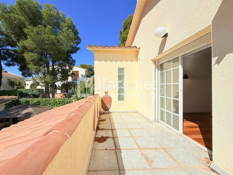 Foto 46adb92a-13e7-4593-8568-c535c1832438. Casa amb xemeneia calefacció aparcament piscina a Cunit