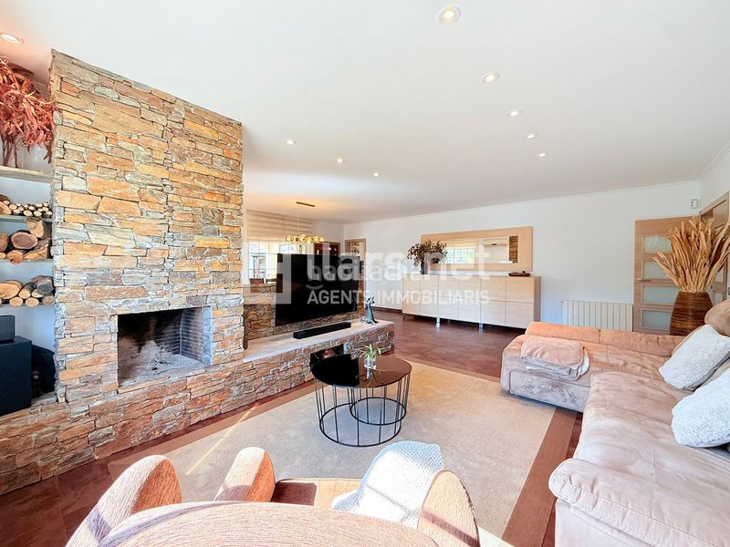 Foto 5041e80a-1c90-47db-8333-bbdca7415fd4. Casa amb xemeneia calefacció aparcament piscina a Cunit