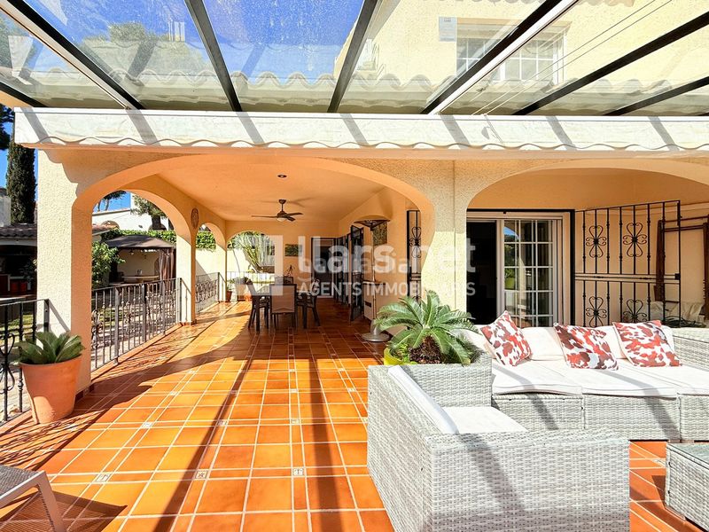 Foto 562cd19f-5b6e-4176-8126-331426d89f89. Casa amb xemeneia calefacció aparcament piscina a Cunit