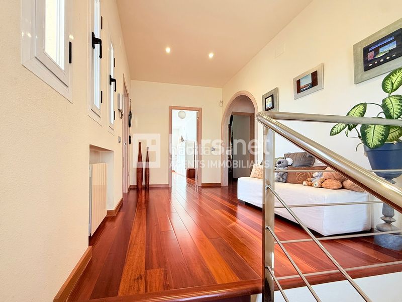 Foto 56e17599-ba95-46ef-a984-0cd33897d900. Casa amb xemeneia calefacció aparcament piscina a Cunit