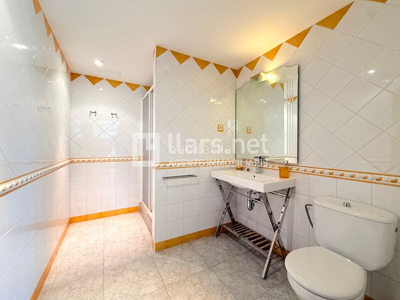 Foto 6aefc123-8496-44bb-b5bc-ba789ddc8dd2. Casa amb xemeneia calefacció aparcament piscina a Cunit