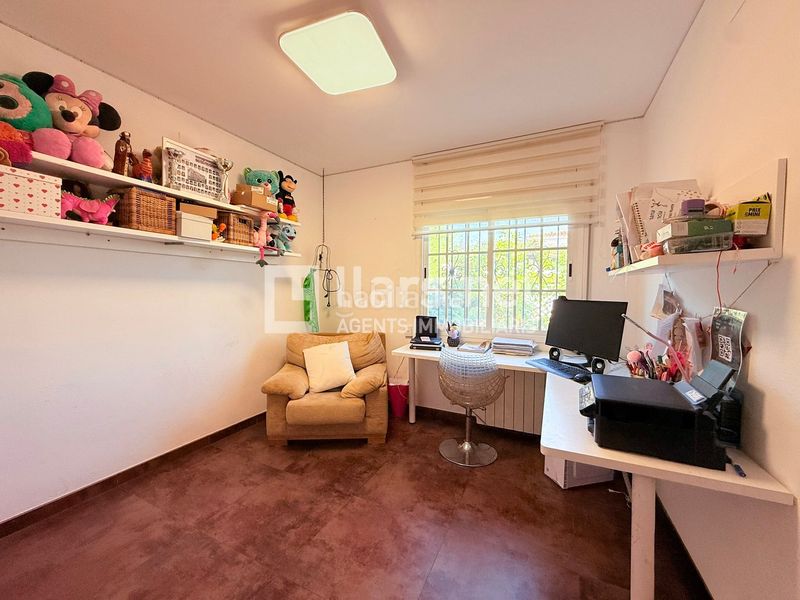 Foto 98d0fb0c-7f56-42a9-8fe7-e897c2d76833. Casa amb xemeneia calefacció aparcament piscina a Cunit