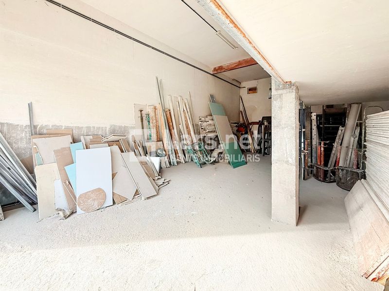 Foto 0f81510c-c511-43a3-8278-2d281634bcd1. Local comercial local de 72 m² amb accés per a vehicle i altell. al costat de l’estació en Vilanova i la Geltrú
