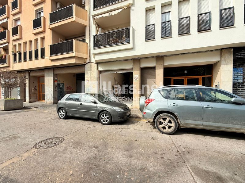 Foto 1175426e-3a7d-4bfc-9c36-9ea07bfe1681. Local comercial local de 72 m² amb accés per a vehicle i altell. al costat de l’estació en Vilanova i la Geltrú