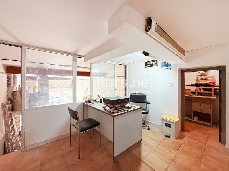 Foto 4c6af7ac-2720-46f3-aaf8-8a92ca92a84f. Local comercial local de 72 m² amb accés per a vehicle i altell. al costat de l’estació en Vilanova i la Geltrú