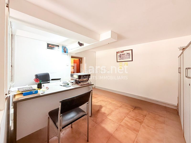 Foto ae58e811-a9a3-4707-bfe6-cd0b65ac3643. Local comercial local de 72 m² amb accés per a vehicle i altell. al costat de l’estació en Vilanova i la Geltrú