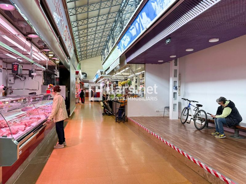 Foto 9f4be5b6-e6b2-45d9-85c6-49b93aa8b913. Local comercial parada de carnisseria al mercat del centre en Vilanova i la Geltrú