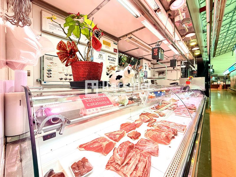 Foto adce241e-0dc7-4fdf-b7d7-49b4ccff8387. Local comercial parada de carnisseria al mercat del centre en Vilanova i la Geltrú