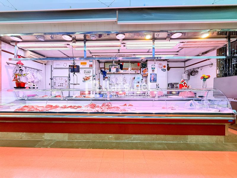 Foto f1070595-7ed1-4938-b615-9d14a7be3615. Local comercial parada de carnisseria al mercat del centre en Vilanova i la Geltrú