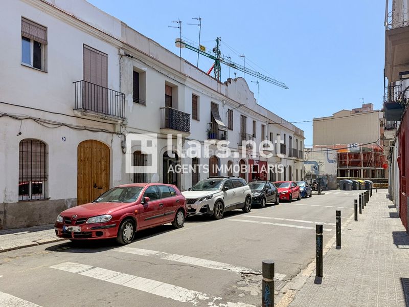 Foto 4b4343cb-46e7-4ee9-b58a-587848a54142. Terreno residencial en carrer de la salut 13 solar edificable al centre en Vilanova i la Geltrú