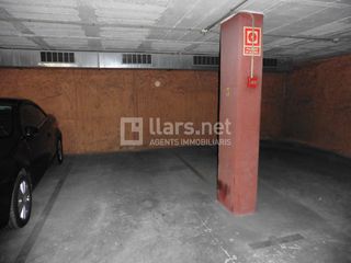 Lloguer Aparcament cotxe  Carrer de josep llanza. Parquing en lloguer en centre