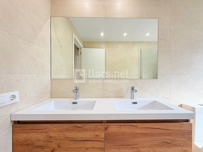Foto 3984d12a-d80b-4a3a-9979-f941affbd9e6. Casa  de 150 m² amb 4 habitacions i terrassa de 30 m² al centre de vilanova en Vilanova i la Geltrú
