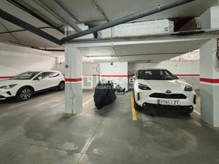 Motorcycle parking  Carrer del doctor fleming. Plaça d’aparcament en primera planta soterrània, amb fàcil manio