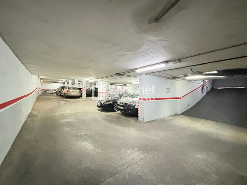 Foto c76ffede-7b4c-4221-8e95-8187da80056b. Parking moto plaça d’aparcament en primera planta soterrània, amb fàcil maniobra i molt bona ubicació a . en Vilanova i la Geltrú