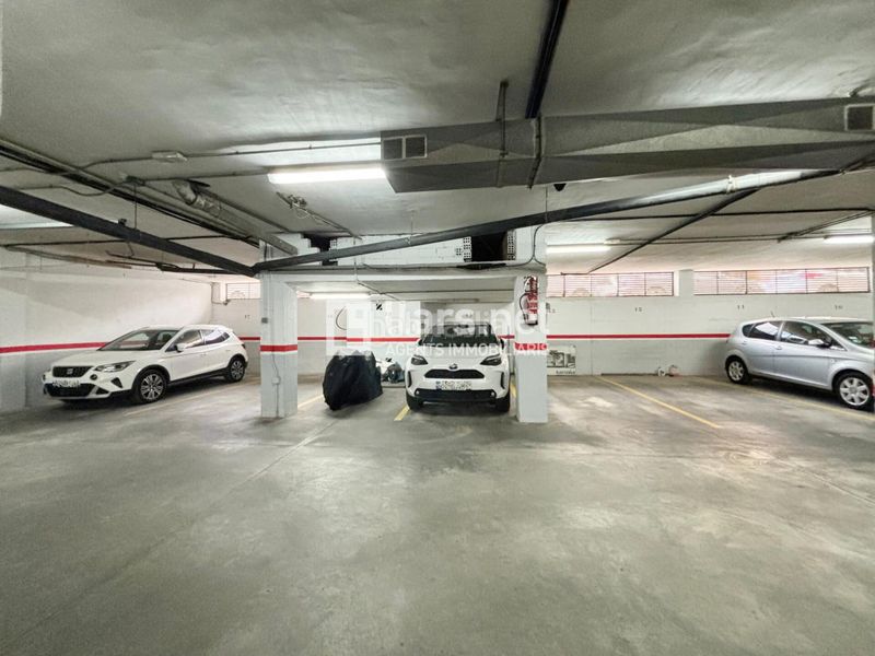 Foto d86d540f-2236-4261-ab53-95edc6b17869. Parking moto plaça d’aparcament en primera planta soterrània, amb fàcil maniobra i molt bona ubicació a . en Vilanova i la Geltrú
