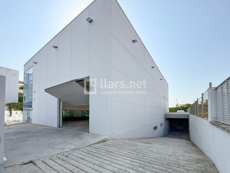 Foto 12345fac-224a-4720-a6ce-cb31a96b1201. Nave industrial exclusiva nau industrial de més de 1.100 m² distribuïts en tres nivells, amb espais logístics, oficines i gran capacitat operativa en Vilanova i la Geltrú