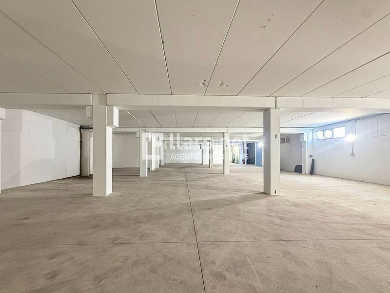 Foto 43acfdf9-3730-412e-be46-3a78a3212594. Nave industrial exclusiva nau industrial de més de 1.100 m² distribuïts en tres nivells, amb espais logístics, oficines i gran capacitat operativa en Vilanova i la Geltrú