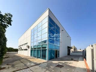 Fabrikhalle  Passatge de vilanoveta. Exclusiva nau industrial de més de 1.100 m² distribuïts en tres