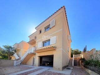 Casa  Avinguda de mas d'en serra. Casa independent a estrenar amb piscina privada i jardí a mas d'
