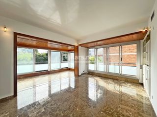 Rent Flat in Sant Joan. Pis de 169 m² amb 4 habitacions i garatge privat al centre