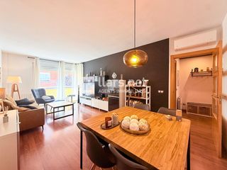 Appartement  Carrer ortega i gasset. Pis de 3 habitacions amb pàrquing i traster a les roquetes