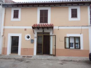 House  Carrer de s'escorxador. Casa con 2 viviendas independientes