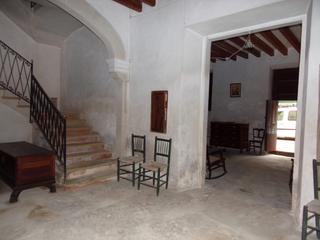 House  Ma-5100. Casa de estilo señorial con patio y jardín