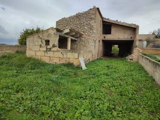 Residential Plot  Carrer des garrover. Solar urbano de 1171 m2 con 256 m2 de construcciones agrícolas