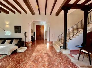 House  Carrer joan barceló. Fantástica cas de 339 m2 con garaje y piscina