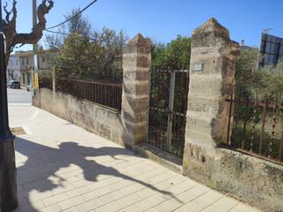 Residential Plot in Avinguda de ses escoles 1. Bonito solar cerrado de 379 m2 en esquina