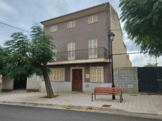 House in Avinguda de ses escoles 13. Casa de 3 plantas de 446 m2 en amplia avenida