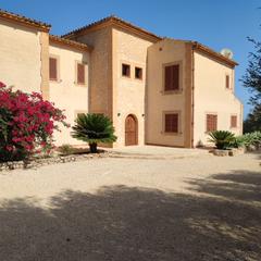 Chalet en Manacor Centre. Finca rústica con exquisita casa de estilo mallorquín con piscin