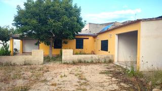 Rural plot in Carrer de l'ermità agustí 1. Finca rústica cerrada con casa de campo de 62 m2