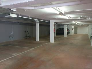 Aparcament cotxe a Carrer de santa caterina 82. Plaza de aparcamiento amplia con posibilidad de trastero situada