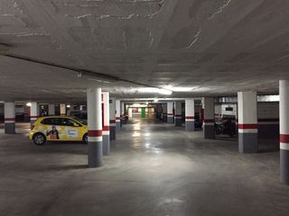 Autoparkplatz in Lluis companys 11